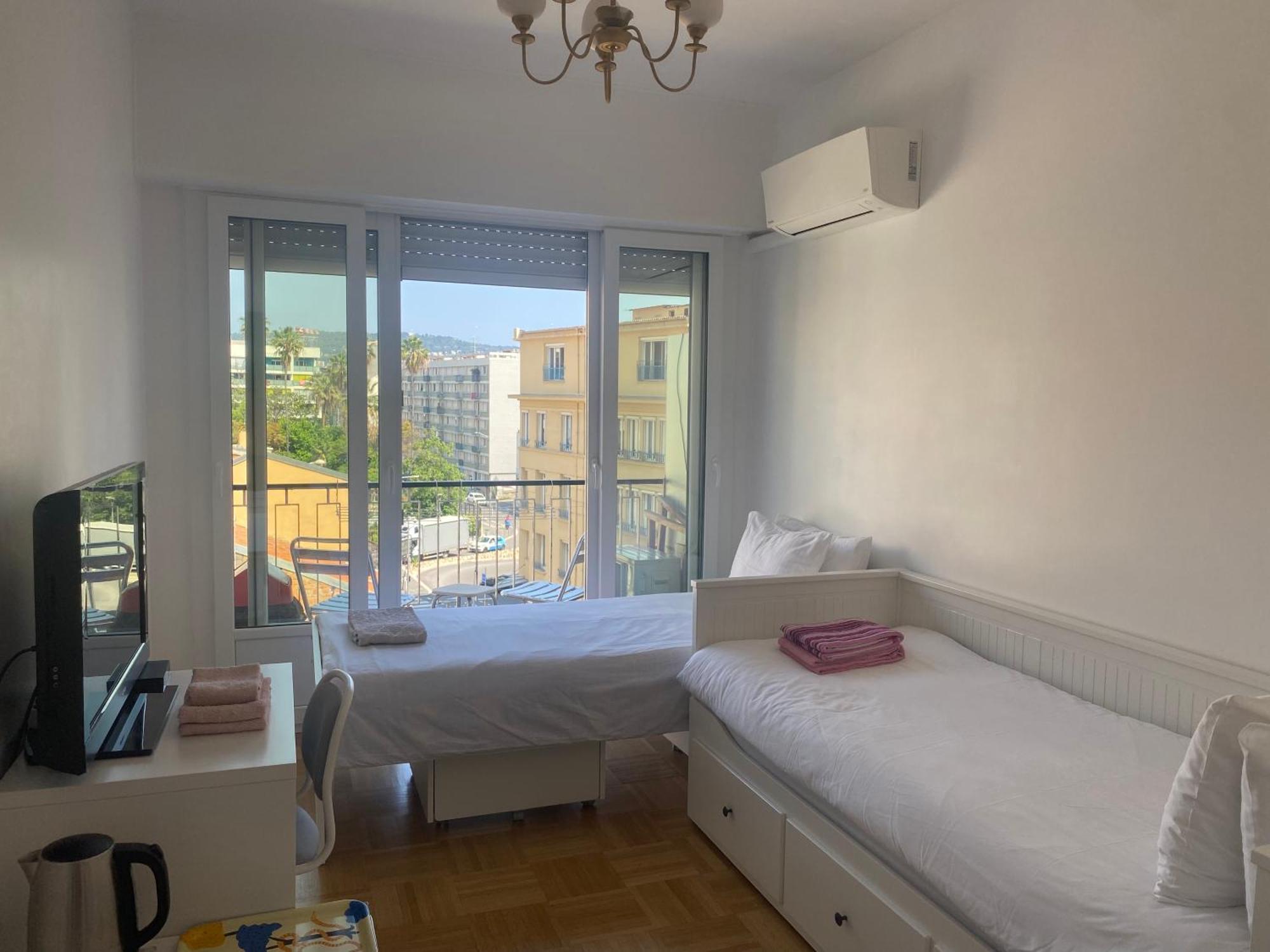 Mirela'S Private Room With Key, Ac, Lift & Balcony In The Center Of Nice On The Cote D'Azur ภายนอก รูปภาพ