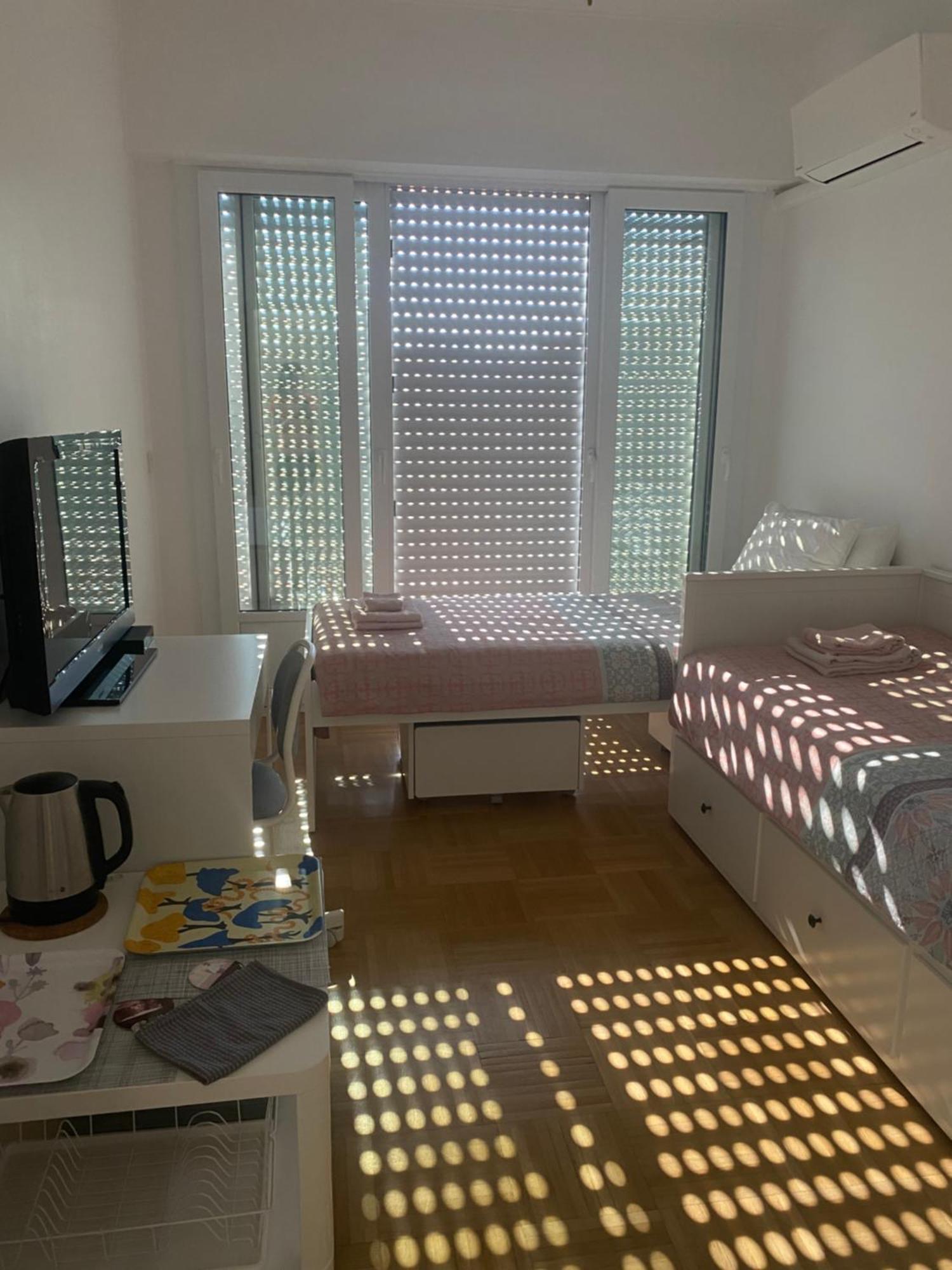 Mirela'S Private Room With Key, Ac, Lift & Balcony In The Center Of Nice On The Cote D'Azur ภายนอก รูปภาพ